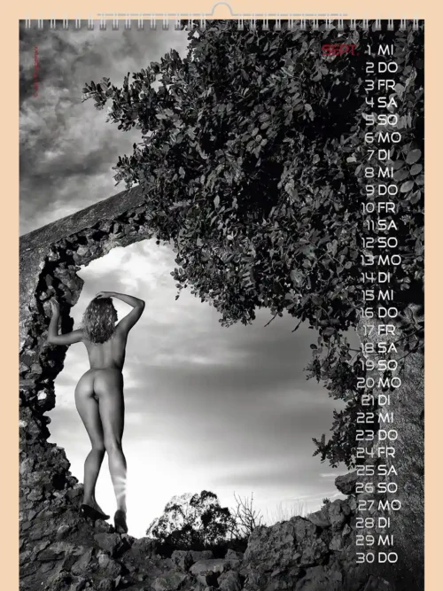 Bad Backsides 2027, September, erotic, full nudity: woman seen from behind in a round opening in a hedge